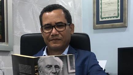 ListinDiario's tweet photo. #LaRepúblicaLD | Eddy Olivares se defiende de críticas: “He sido independiente toda mi vida” https://t.co/GYNxwjLddI #ListínDiario https://t.co/fLMn8WwpQ9