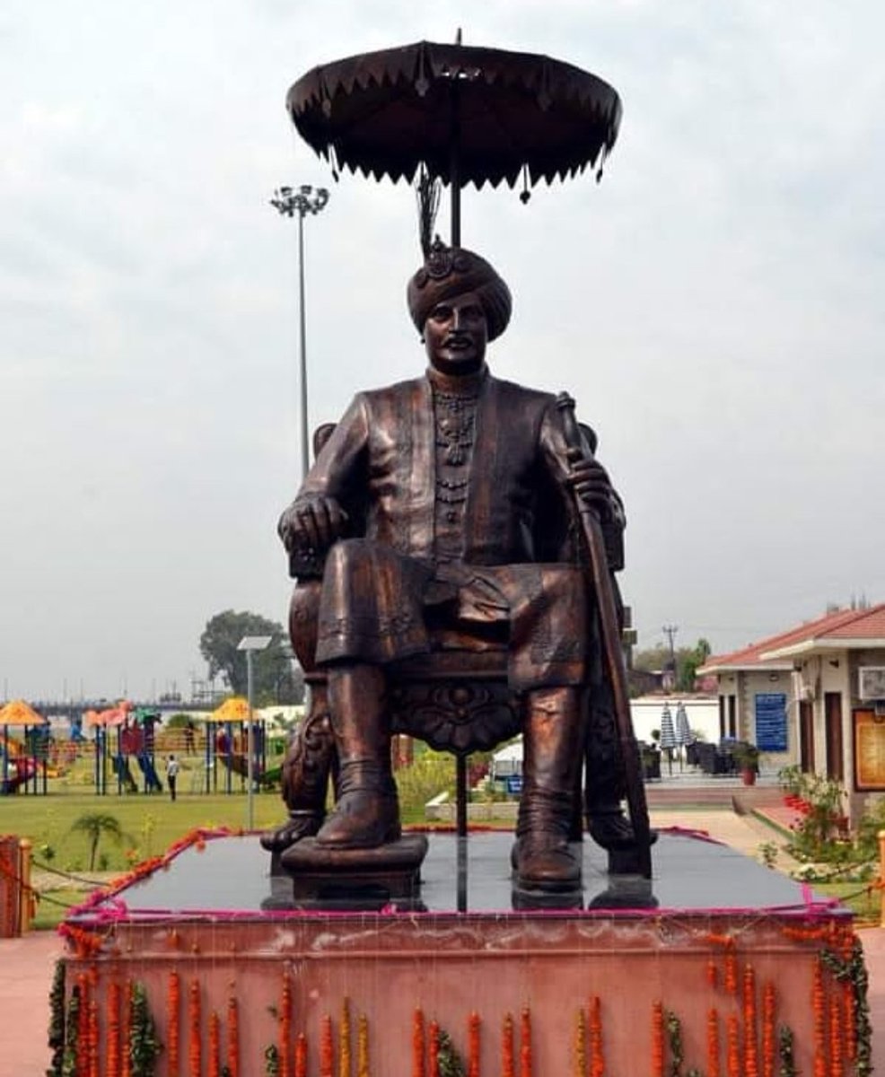 हरि सिंह,डोगरा शासन के अन्तिम राजा थे जिन्होंने जम्मु के राज्य को एक सदी तक जोड़े रखा
जननायक जम्मू कश्मीर के गरीब असहाय के मददगार राजा हरि सिंह जी की जयंती पर सभी देशवासियों को हार्दिक शुभकामनाएं 🙏 
#MaharajaHariSinghJayanti 
#MaharajaHariSingh #maharajahariSingh 
#23sepholiday