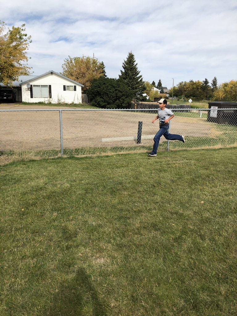 bothaschoolCSD's tweet photo. Terry Fox Annual Run! Way to go Botha School! #csd71 #bothaAbschool #TerryFoxRun https://t.co/cnC6jbH0lf
