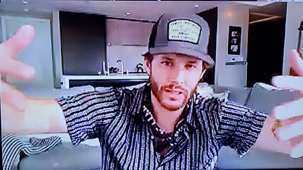 redbanshee's tweet photo. Had a tough day?
It's okay, friend! Have a virtual, socially-distant hug from the one and only Jensen Ackles!
#SPNFamilyHugs
#KingsOfConPodcast https://t.co/aUrnMiqRqx