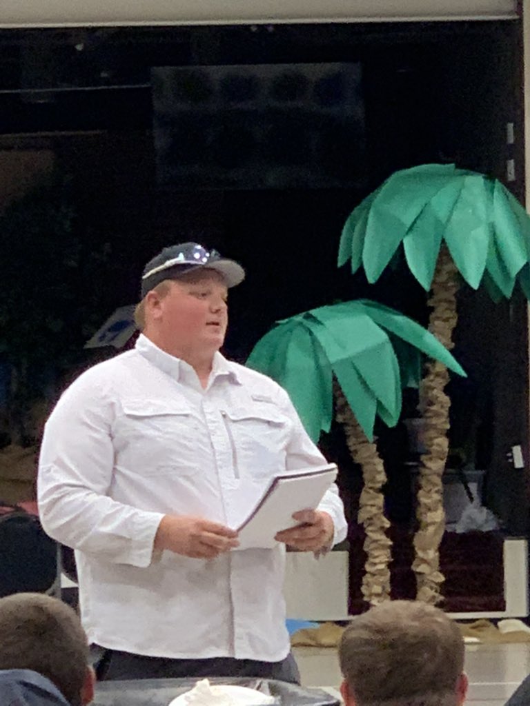 chsspartantough's tweet image. Spartan Offensive Lineman Great @Coach__Perry joined @CHSSpartanFB varsity dinner with our previous Offensive Line Coach now Associate Pastor Justin Boren to help grill hot dogs &amp;amp; Kyle closed it out with an inspirational message! 
#onceaspartanalwaysaspartan #family