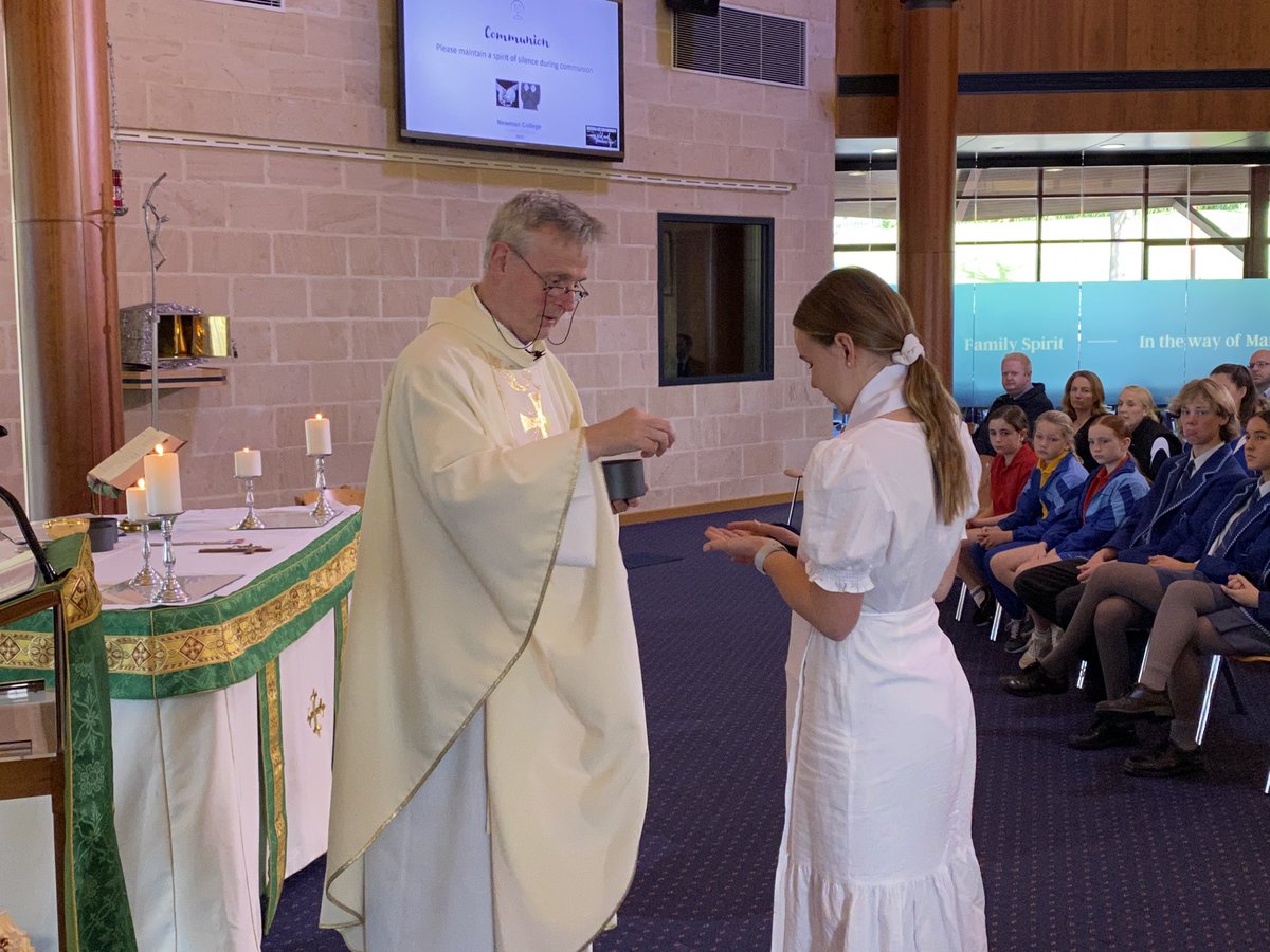 simon__martino's tweet photo. This morning at our community Mass, we had the opportunity to welcome one of our students into the Church as they made their Baptism and Holy Communion. Congratulations! #shinethroughdiscovery #celebrate @NewmanCollegeWA @johnfinneran https://t.co/MMnIGHFOvX
