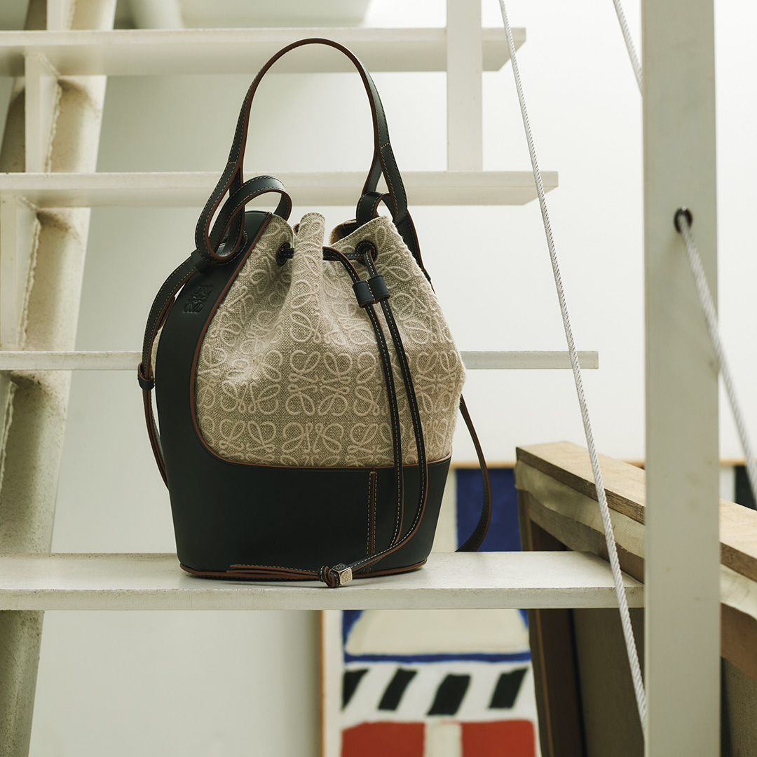 LOEWEバルーンミディアムバルーンバッグカーキブラウン