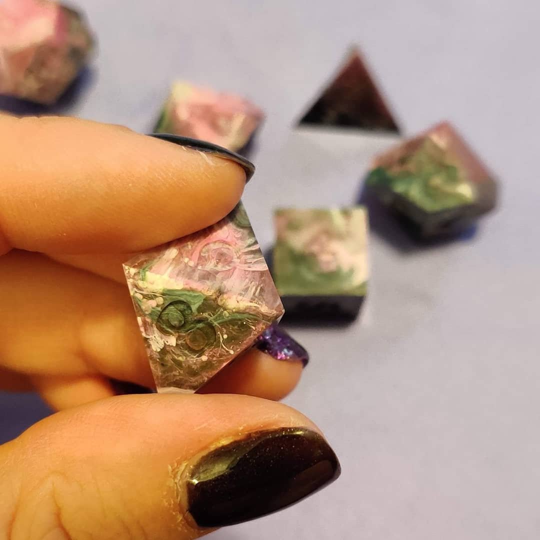 SewnGeekery's tweet photo. Pink, sliver, and black dirty pour

#uninked #unsanded #dice #dicemaking #diceporn #wip #dnd #diceset #dndcrafts #homemadedice #dicegame #dicehorde #d20 #rpgdice #resinart #ttrpgdice #resinartwork #customdice #dicemaker #dicelove #dicegoblin #diceaddict #dirtypour #dirtypourart https://t.co/BDoYiJxS5L