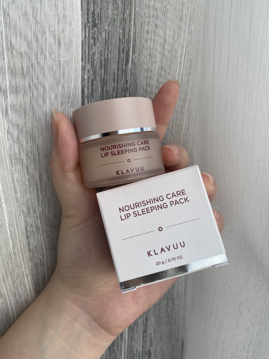 longreoy2's tweet photo. ลอง Lip sleeping mask ของ Klavuu ที่กำลังฮิต กลิ่นหวานๆ ชุ่มชื้นดี ตื่นมาคือซึมหายเกือบหมด เนื้อเบากว่า Laneige แต่คิดว่าทาก่อนแต่งหน้าคือดีเลย ลงรูปตอนทา กับหลังตื่นมาให้ดู ถือว่าโอเลยนะ ราคาพรีไม่แพง หักที่ไม่แถมไม้พายมาให้ #Klavuu #ไว้รีวิวห้ามขายของโว้ยย #HowtoPerfect https://t.co/inmYFIF6Id