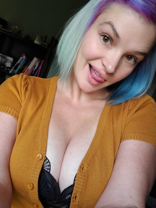 Almost missed #BiVisibiltyDay. Here's some shameless selfies to celebrate! https://t.co/FkpOK4DtNf<a href="/tag/bivisibiltyday"class="tags">#BiVisibiltyDay</a>