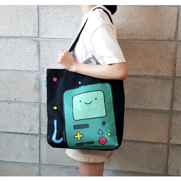 bona_preorder's tweet photo. [#พรีออเดอร์] 어드벤처 타임 캔버스백 - 안녕 비모 #cnshop
ขนาด 39x39x29 cm 
ราคา 300฿(จาก690฿)
ค่าส่ง reg30|ems50
ใบใหญ่ จุเยอะงับ 💖
ปิดรับวันที่ 24 เวลา 00:00น.
มัดจำได้ 50%
สนใจสินค้าสอบถามได้ค่ะ 
#พรีเกาหลี #หิ้วเกาหลี #รับหิ้วสินค้าเกาหลี #เสื้อผ้าเกาหลี #กระเป๋าสะพายข้าง https://t.co/MvCoEHNYXW
