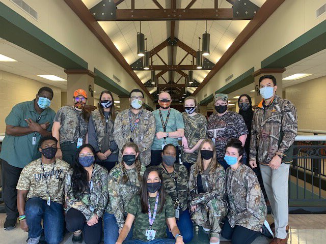 AldineCuellar's tweet photo. Mi equipo!! =my team!! #GRScience #camoday @WeAreGRHS #weareGR @DatSciGuyHarvey @GRHSMrsFlores ππΌπ€π¬π§ͺπ https://t.co/hCjcnxNSBC