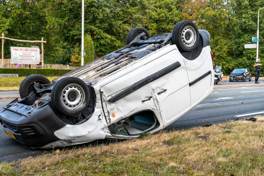 Weer #Ongeval op horrorkruising Vijf Eikenweg #Oosterhout #Ketenbaan #Kruising #Rotonde #VijfEikenweg.