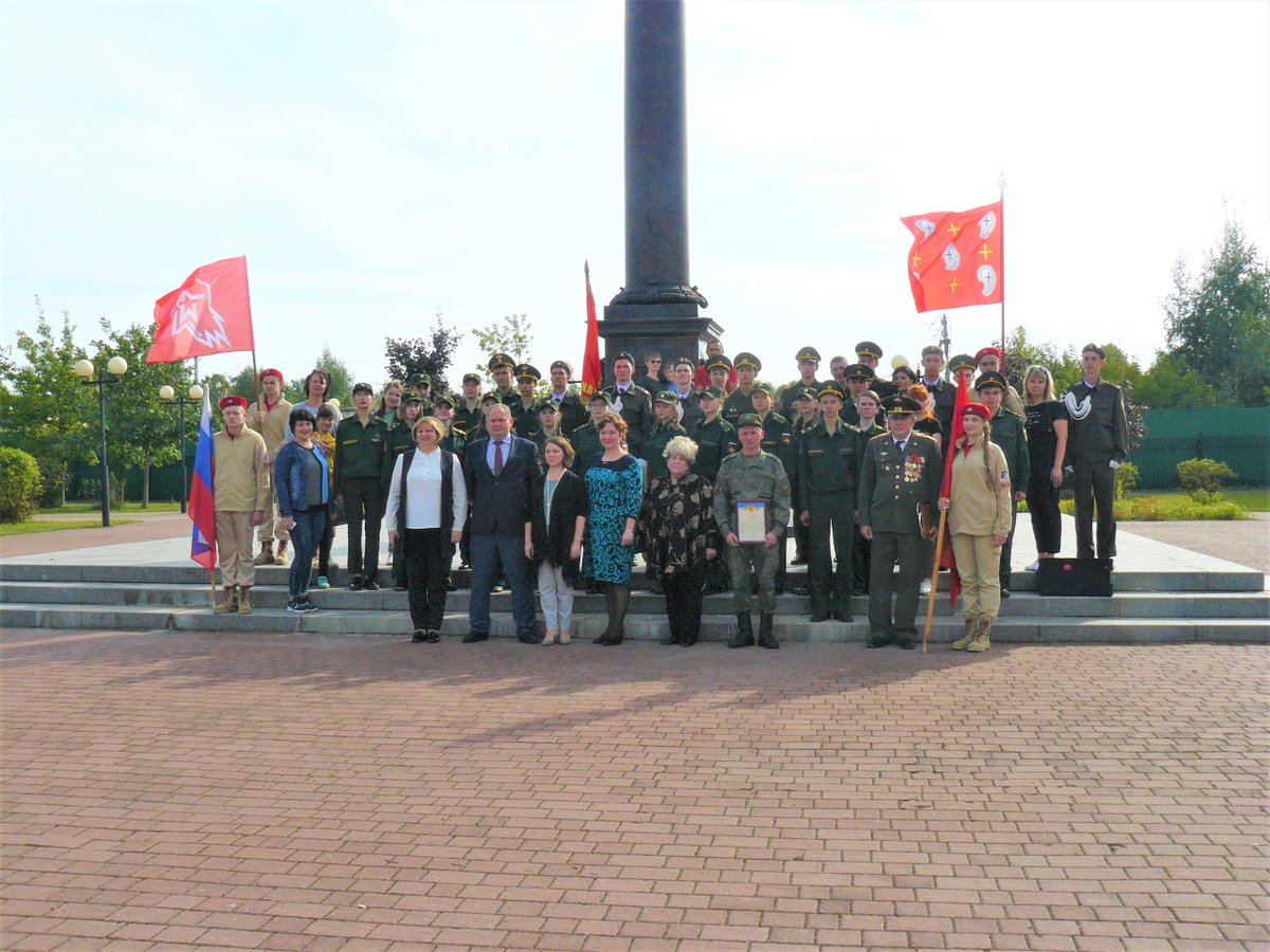 Ученики кадетских классов КСОШ № 3 приняли присягу

Кадетский класс – это дисциплина, порядок и самый лучший наставник, который растит настоящих патриотов.

Ребята обещали с достоинством нести звание кадета, быть честными с товарищами, хорошо учиться и верно служить Отечеству.