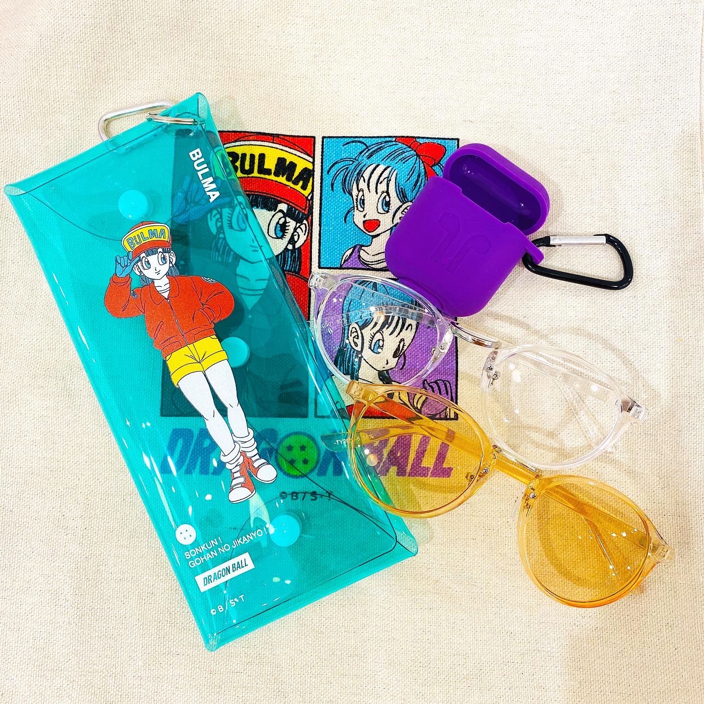 サンキューマート 公式 9月18日より新発売中 サンキューマート限定 ドラゴンボールコラボグッズより ブルマグッズ をまとめてご紹介 Iphoneケース クリアマルチケース ポーチ トートバッグなどなど 大人気ですので是非