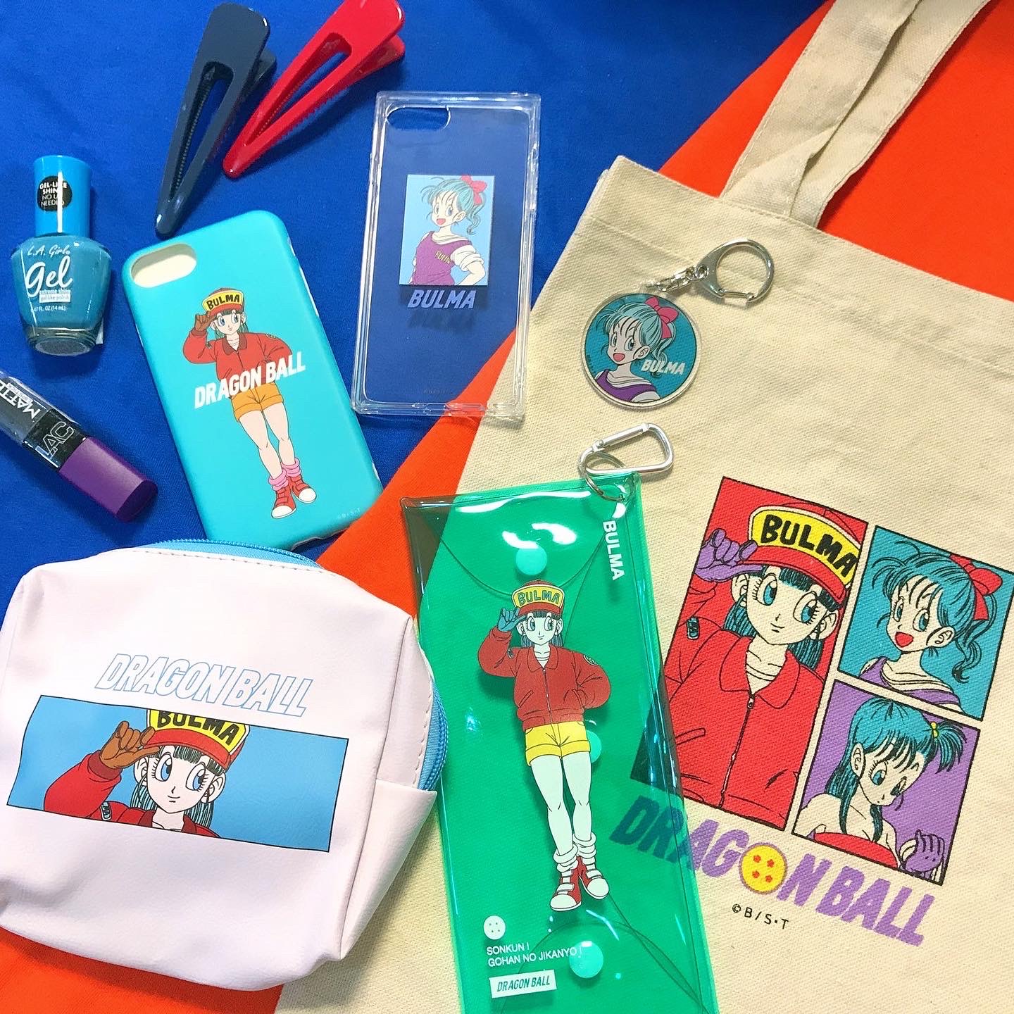 サンキューマート 公式 9月18日より新発売中 サンキューマート限定 ドラゴンボールコラボグッズより ブルマグッズ をまとめてご紹介 Iphoneケース クリアマルチケース ポーチ トートバッグなどなど 大人気ですので是非