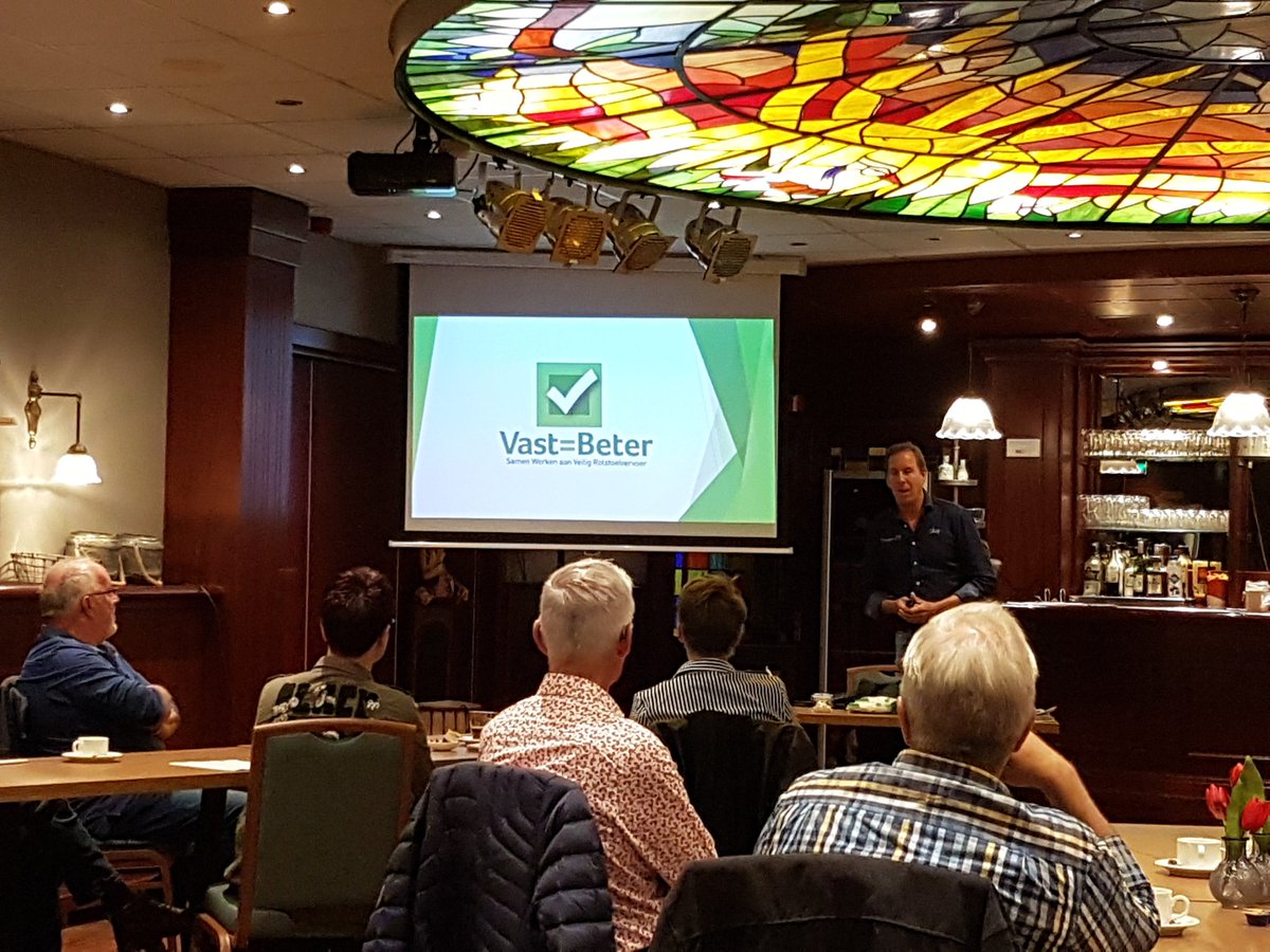 AadatSXB's tweet image. Met dank aan @AutoCombi krijgen alle chauffeurs van de splinternieuwe #rolstoelbussen @SaxenburghGroep door @VastisBeter een dag instructie. Bij #ZaalMulder #Hardenberg een dagje #theorie en #praktijk bijspijkeren en meteen een mooi stukje #teambuilding...