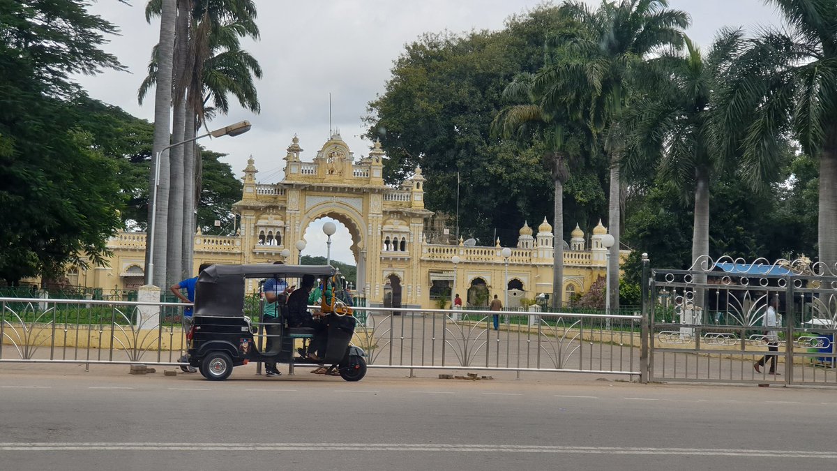 sumukharaj's tweet photo. Driving in mysore for the first time this year. There was a time when I used to be here every second week. 😷 #GoodOldDays https://t.co/ElmnjPPKCc