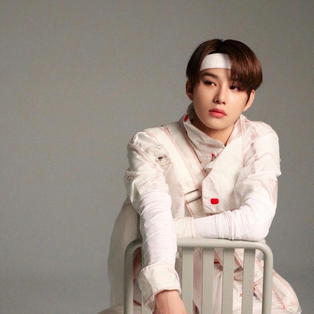 picsjungwoo's tweet photo. he always looks so good in a headband https://t.co/Ypb2Z3bK4h
