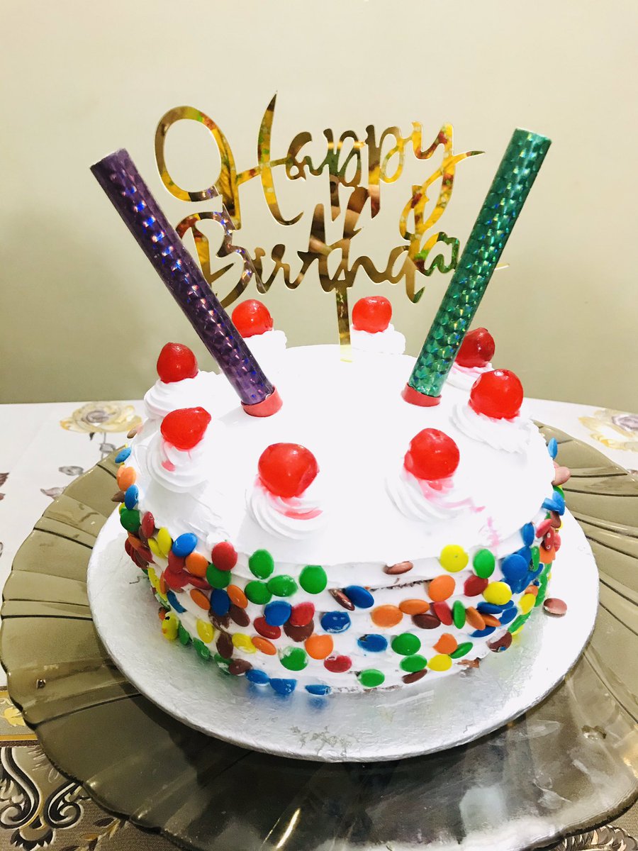 BakesSt's tweet photo. Black Forest Cake 😍❤️
Baked by my mom @sarwattausif 
Looks Yummy?? Comment below
#blackforestcake #stfoodsandbakes #cake #birthday #happybirthday #supportsmallbusiness #brotherbirthday #happy22ndbirthday #decoration #sparkle #sparkling #cherries https://t.co/DUPtGSbNwu