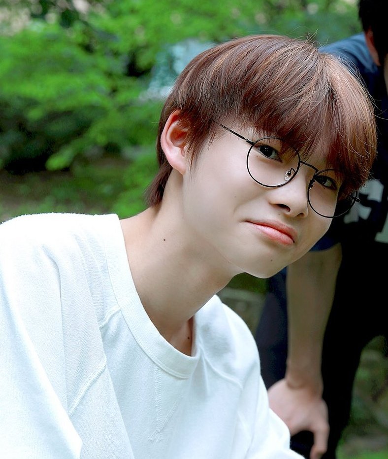 HanbinTempestt's tweet photo. Ni-ki con lentes mi nuevo concepto favorito https://t.co/Vlkx6Bo4st