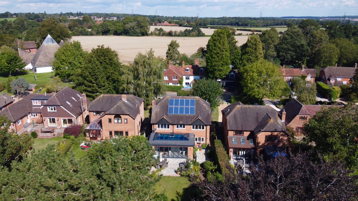 OakviewEstates's tweet photo. See how we use drone photography to sell your home at https://t.co/aYwy6VBPpm https://t.co/VobHToqtcI