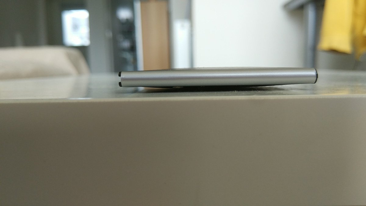 Cupcake__Shawn's tweet photo. This is the second battery that I have had to purchase because of the battery swelling up. Not happy :( #samsung @Samsung @SamsungMobile https://t.co/zkMtZsthiS