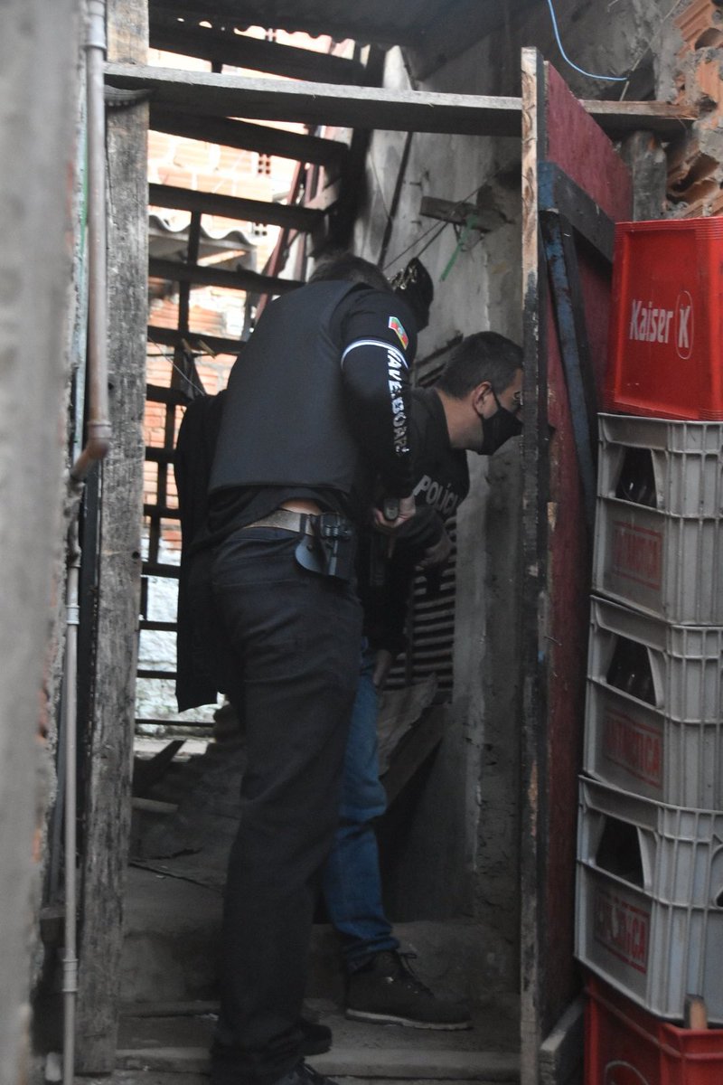 policiacivilrs's tweet image. #OpArtemis é desencadeada no combate a crimes envolvendo violência doméstica e familiar contra mulheres. Estão sendo cumpridos 16 mandados de busca e apreensão e 05 mandados de prisão preventiva por descumprimento de medidas protetivas e feminicídio.#Deam_DPGV