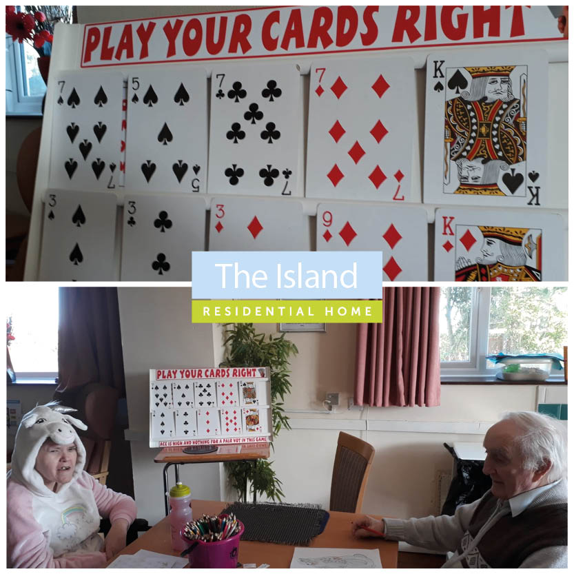 Who do you think played their cards right? 🃏 #KentCareHome #Activites