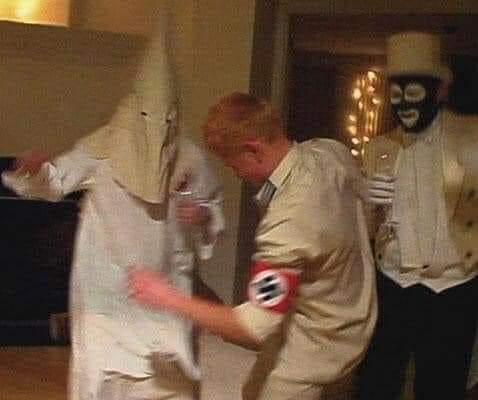 93febf9156ff400's tweet photo. @realDonaldTrump Here's a picture of your friend Harry. https://t.co/G1lExVKNYF