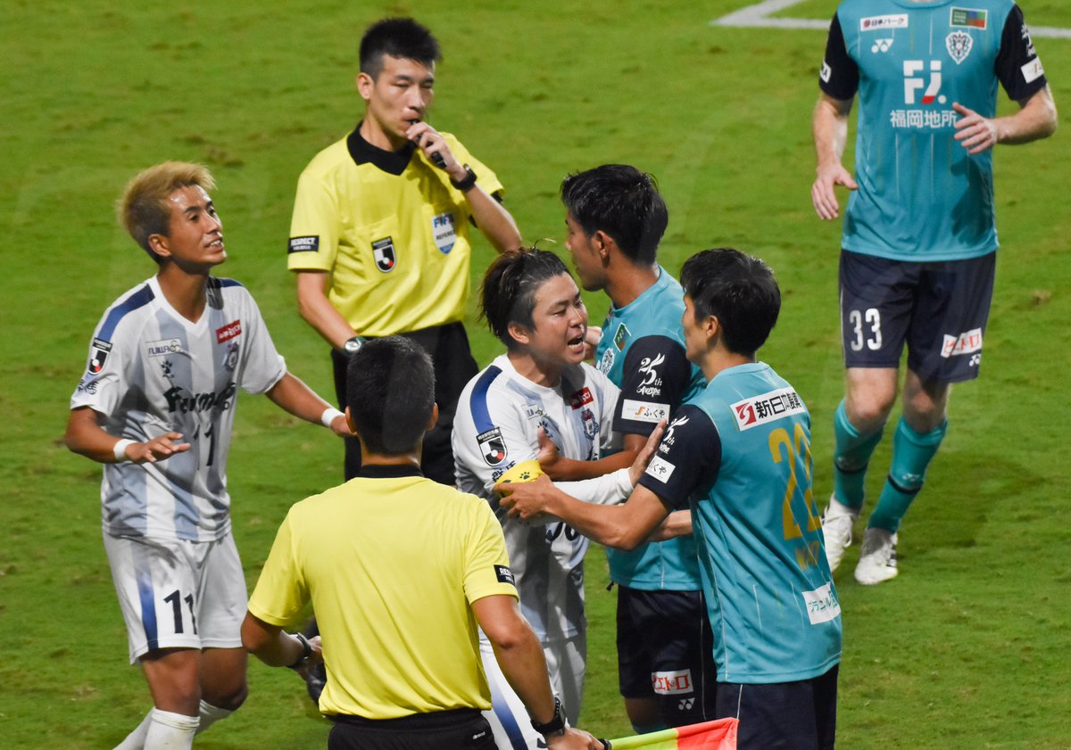 Tsuka サッカーは激しいスポーツというのはよく聞きますが 生で見るとやはり迫力が違いますね ちょっと乱闘みたいになったのには驚きました Tsuka サッカーは激しいスポーツというのはよく聞きますが 生で見るとやはり迫力が違いますね ちょっと乱闘みたいになったのには驚きました