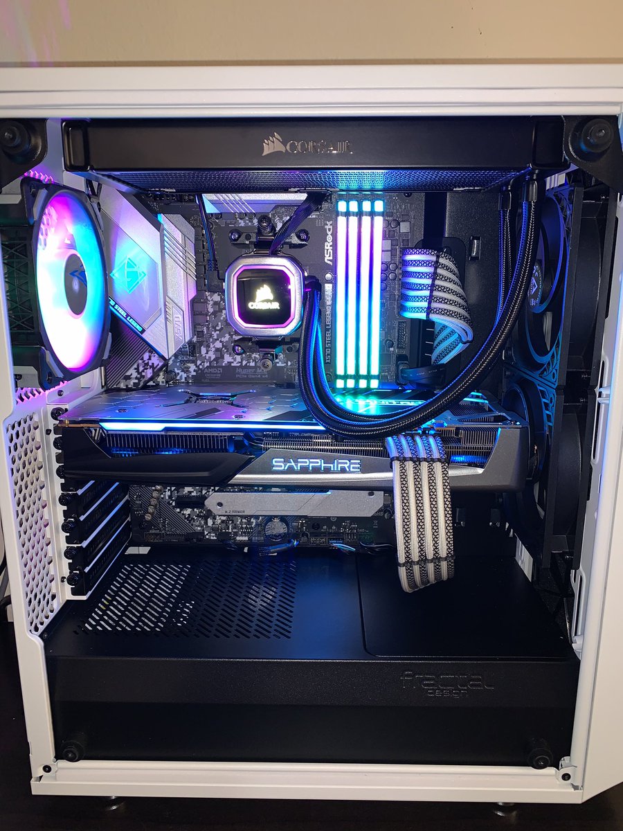 TwiztidPixel's tweet photo. Another absolutely gorgeous set of cables from @Ensourceddotnet. The man kills it every time. https://t.co/WELSTEkZrl