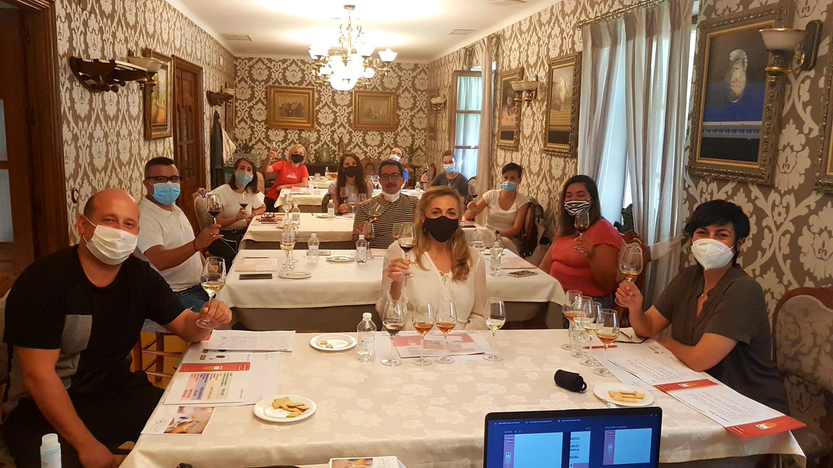 Restaurante Puerta Sevilla (Córdoba) en continua formación para ser cada vez mejores y dar lo mejor de nosotros a nuestros clientes.
En esta ocasión, nuestro personal ha profundizado en los vinos del Consejo Regulador Montilla Moriles.
#Formación
#UniversoPuertaSevilla