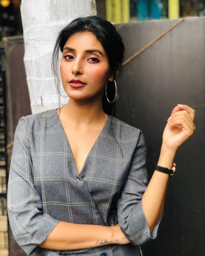 harshi1210fc's tweet photo. Whatever is good for your soul do it..
@HarshitaGaur12 
#harshitagaur #harshitaBDayOnOct12 #besmiling #ThursdayMotivation #LifeGoesOn #MoveOn https://t.co/FNNNmU8pHv