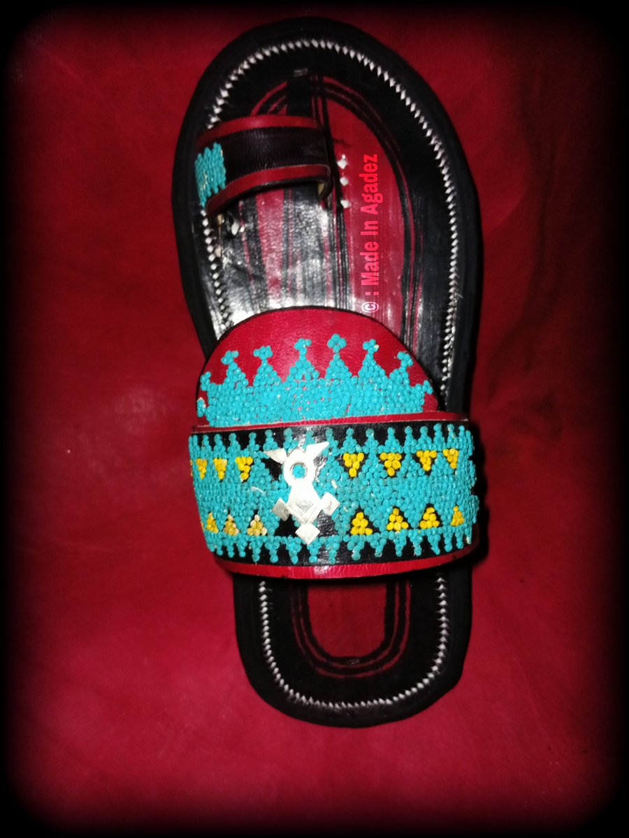 Nouveau Modèle avec une touche très originale.
Faîtes vos commandes pour les biens de vos pieds.
#Teghateme (#Balka)by #MadeInAgadez.
📩: madeinagadez@gmail.com  whatsapp : 0022793889558