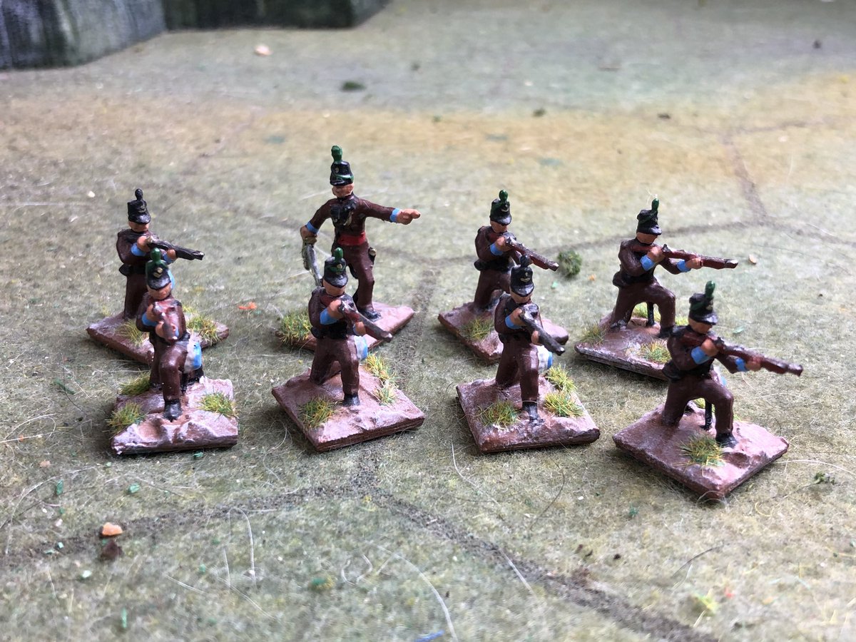 The patrol is made up of 8 riflemen under Lt Nogales and 12 militiamen under Lt Adnet. The riflemen are well trained professionals, while the militia (armed with muskets) are new recruits, enthusiastic but unseasoned.  #LLLwargame