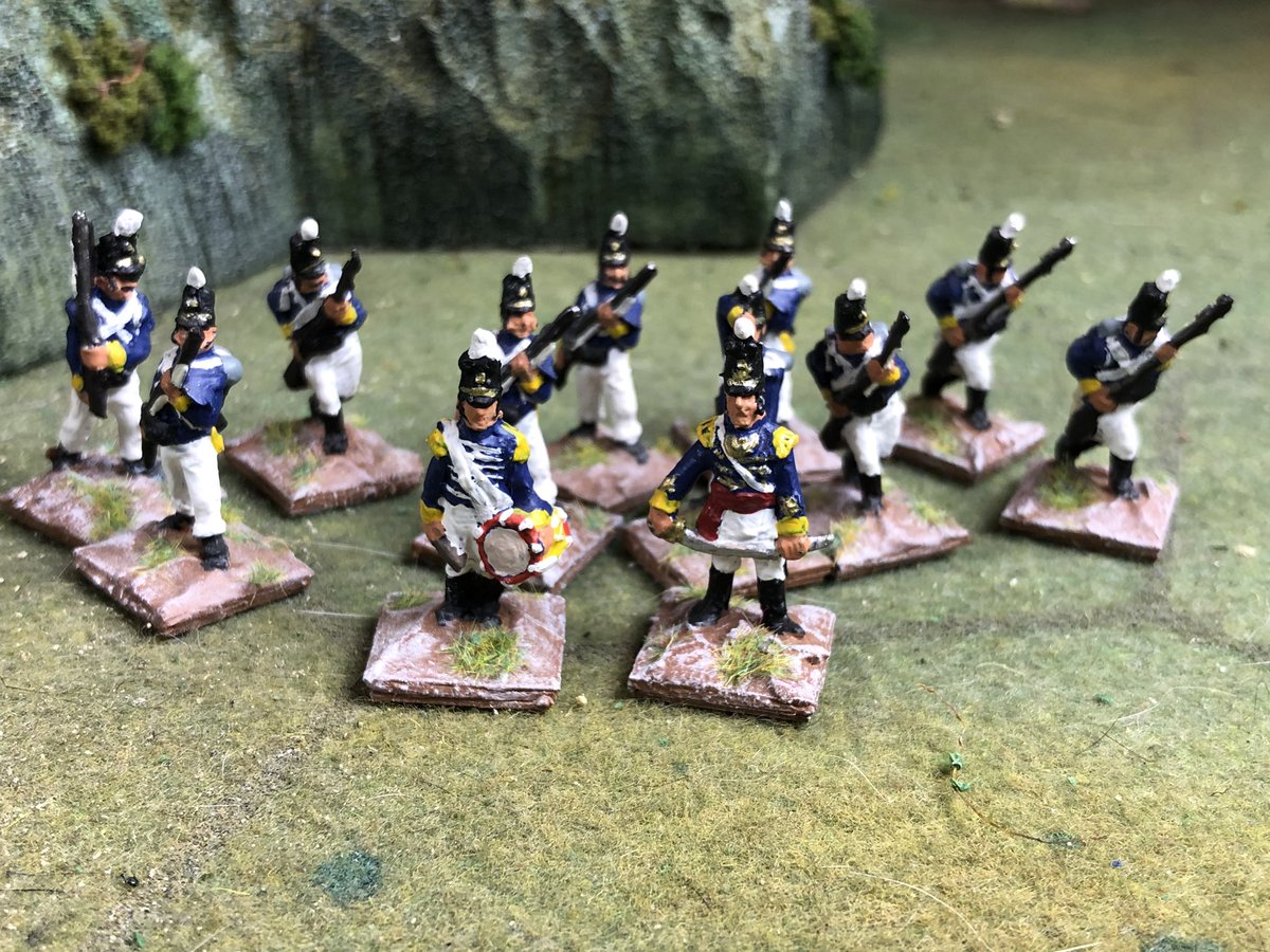 The patrol is made up of 8 riflemen under Lt Nogales and 12 militiamen under Lt Adnet. The riflemen are well trained professionals, while the militia (armed with muskets) are new recruits, enthusiastic but unseasoned.  #LLLwargame