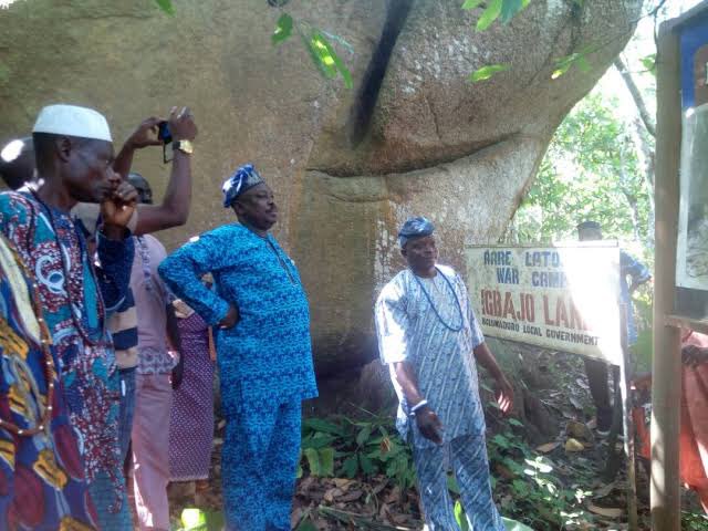 The battle took place on at least five fronts but the main ones were in the hills and fields in the area between the the Oyo camp in Igbajo and the Ekiti camp in Imesi Ile, both in present Osun State. There were pitched battles involving trenches and battlements atop the rocks.