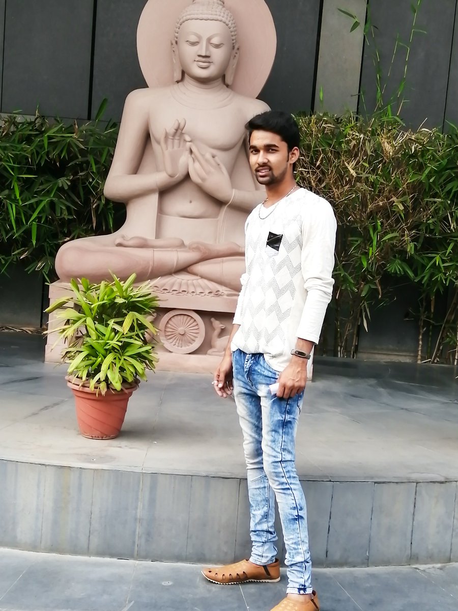 azambabu786's tweet photo. No caption
#spartan_azam #gf#love #spartan_of_darbhanga #Angel_high_school #Angel_high_school_bhigo #spartan #bihar #patna #darbhanga #god #new_pose #mind #pic #spanik https://t.co/ysoppwEqHY