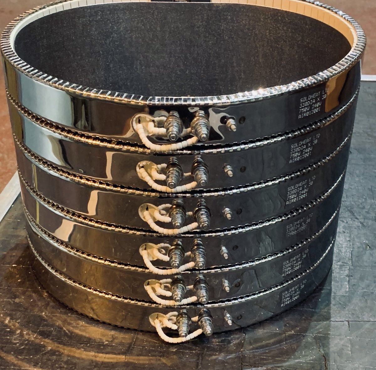 DYK our ceramic knuckle heaters are ideal for use in autoclave machines. This 6off part of 30qty recently shipped to Airbus Defence &amp; Space 🚀🚀🚀#soloheat #heatingelements #industrialheaters