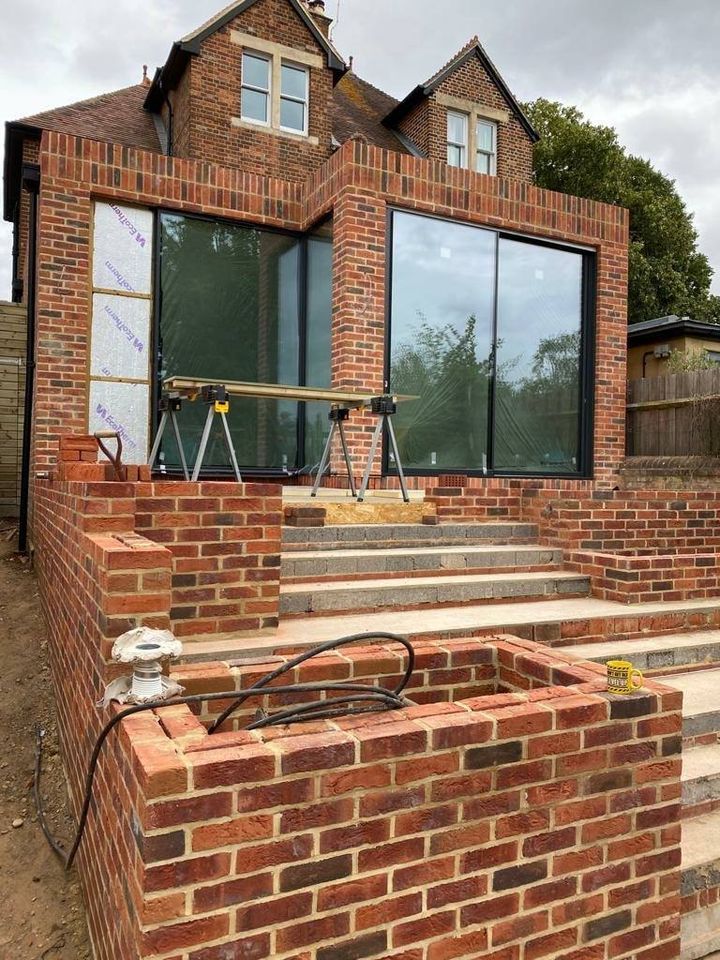 LeonConstructs's tweet photo. Project update - If you're considering a new build project, extension or renovation, then please do get in touch by calling 01869 323677. Our professional and friendly team would love to hear from you. #VisitLeonConstruction #Google https://t.co/ydJIdHJeTm https://t.co/YtcBVGrwMT
