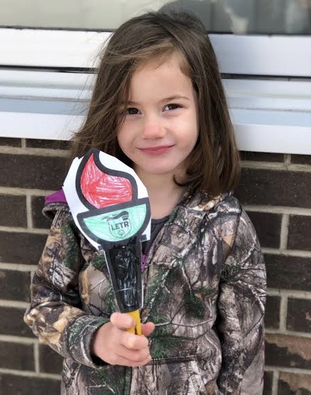 SouthSimcoePS's tweet photo. Good morning @TownofBWG @townofinnisfil! Mix of sun and clouds with chance of showers this afternoon. High 24. Humidex 27. #CutenessAlert! Kindergarten students at Hon Earl Rowe PS recently took part in the #GlobalTorchRun for @SOOntario! @HER73739231
@torchrunontario https://t.co/FSVlXU6RWv