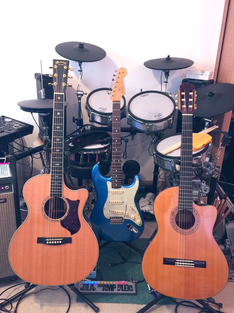 drummerHIROTO's tweet photo. #よく使うギター3本で音楽性がバレる
.。oO(ウソです音楽性もなにもしばらく使ってません
#KYairi #CE3D
#Martin #GPCPA2
#Fender
#FenderMexico #Stratocaster https://t.co/oL704bAeUg