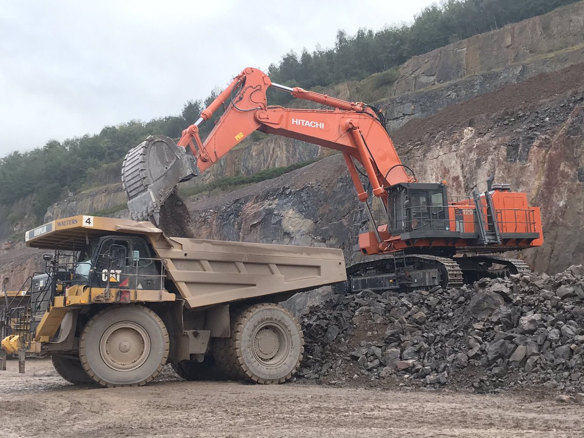 TheWaltersGroup's tweet photo. @TheWaltersGroup @HitachiCME @hitachi_uk @RPA_Media Cracking start to its service yesterday. Great tonnage achieved with fewer passes leading to better loadcount #loadandhaul #orangefuture #betterloadcount #fewerpasses https://t.co/nr9C1ZbIAW