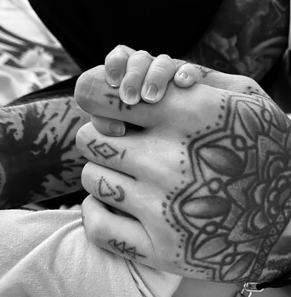 omiland_id's tweet photo. Congratulations untuk lahirnya anak dari pasangan Zayn Malik dan Gigi Hadid🥳 https://t.co/Lm0wyYOep8