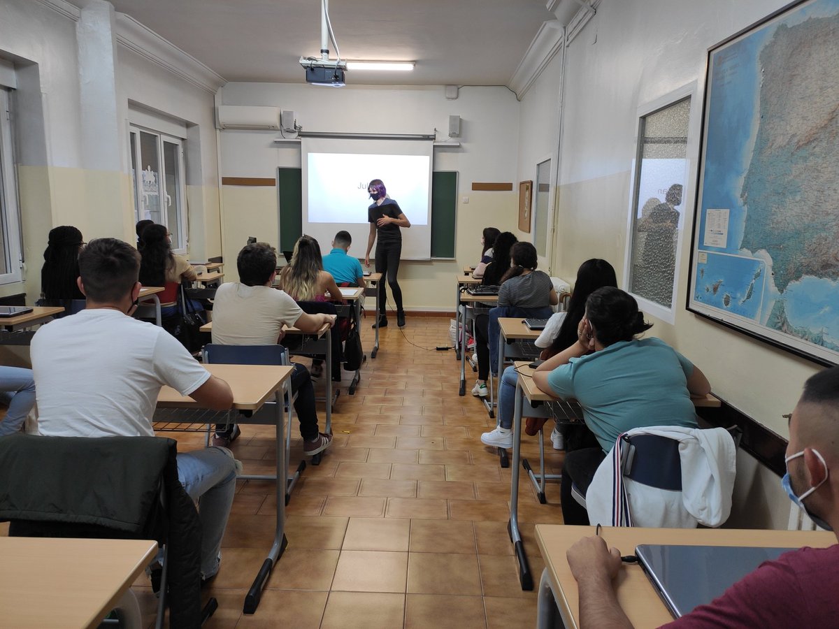 SaraSacristan's tweet photo. First day of Julian, our @BEDAspain language assistant at @EPJaveriana. Welcome!!! We're very happy you're part of our team this year. @BEDA_Assistants https://t.co/NzsQ3GJcSH