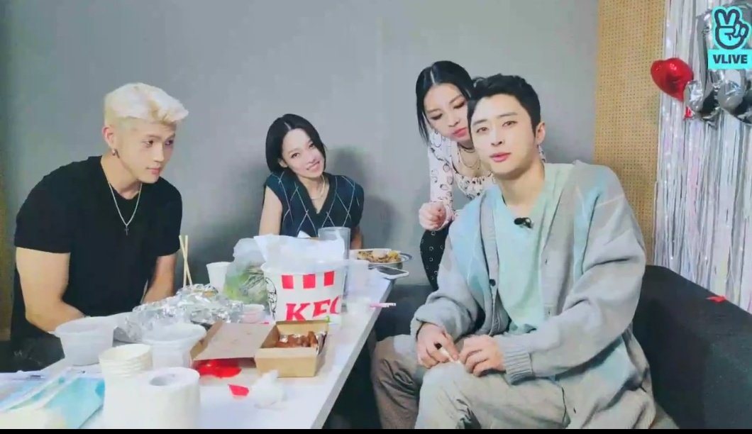 The live ended with KRD looking at Jseph like this how I am supposed to be fine?