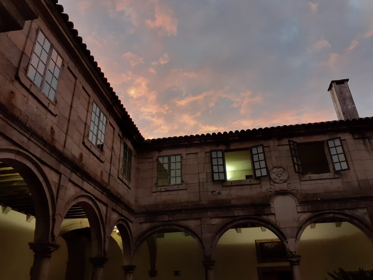 iegps's tweet photo. Amanece tras las paredes del Hospital de San Roque. Nueva jornada laboral en #IEGPS #patrimonio #Galicia https://t.co/bkuFNZ9zPv