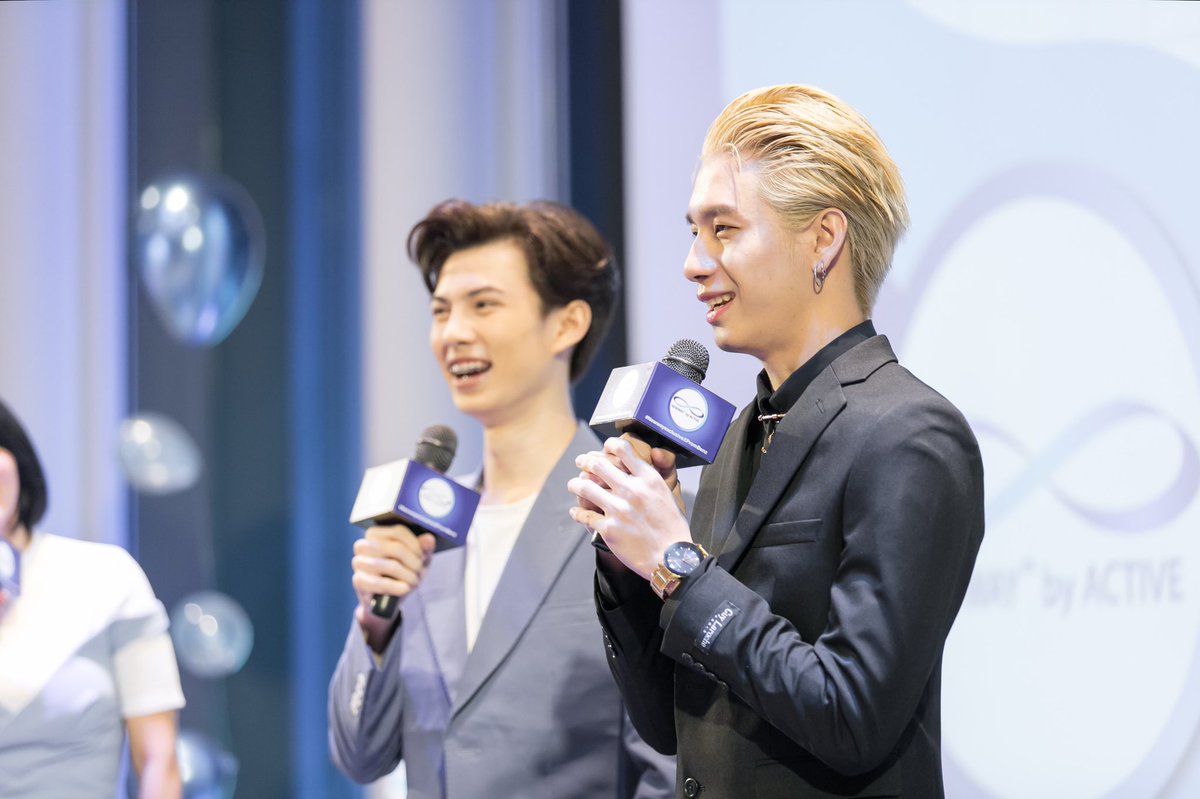 WinWinPRPlus's tweet image. #NewwayExclusivexPromBenz งานมีทติ้งสุดเอ็กคลูซีฟกับ &quot;พร้อม-เบ๊นซ์&quot; ที่ทางแบรนด์ Newway จัดให้พิเศษสุดๆ สำหรับลูกค้าค่ะ

•บริษัท วิน วิน พีอาร์พลัส จำกัด•
รับเป็นที่ปรึกษาและวางแผนการตลาด ซื้อสื่อ จัดหาดารา จัดอีเว้นท์ ทำพีอาร์ โดยทีมงานมืออาชีพ
📞 โทร : 02-048-6265