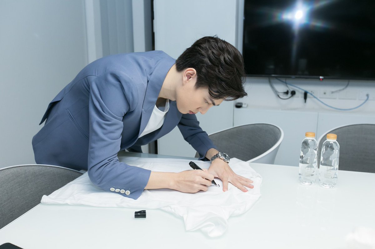 WinWinPRPlus's tweet image. #NewwayExclusivexPromBenz งานมีทติ้งสุดเอ็กคลูซีฟกับ &quot;พร้อม-เบ๊นซ์&quot; ที่ทางแบรนด์ Newway จัดให้พิเศษสุดๆ สำหรับลูกค้าค่ะ

•บริษัท วิน วิน พีอาร์พลัส จำกัด•
รับเป็นที่ปรึกษาและวางแผนการตลาด ซื้อสื่อ จัดหาดารา จัดอีเว้นท์ ทำพีอาร์ โดยทีมงานมืออาชีพ
📞 โทร : 02-048-6265