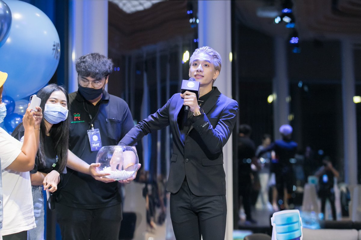 WinWinPRPlus's tweet image. #NewwayExclusivexPromBenz งานมีทติ้งสุดเอ็กคลูซีฟกับ &quot;พร้อม-เบ๊นซ์&quot; ที่ทางแบรนด์ Newway จัดให้พิเศษสุดๆ สำหรับลูกค้าค่ะ

•บริษัท วิน วิน พีอาร์พลัส จำกัด•
รับเป็นที่ปรึกษาและวางแผนการตลาด ซื้อสื่อ จัดหาดารา จัดอีเว้นท์ ทำพีอาร์ โดยทีมงานมืออาชีพ
📞 โทร : 02-048-6265