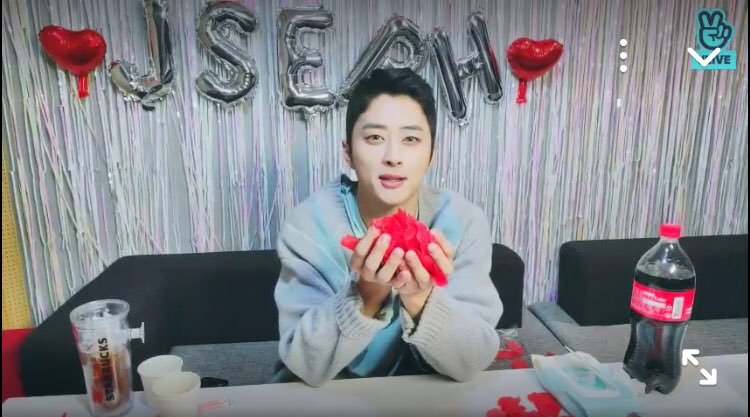 AlwaysH_P's tweet photo. Alguns screenshots do Jseph na live de hoje ❤️
#KARD #JSAY #JSEPH https://t.co/ApaGOs7Ahg