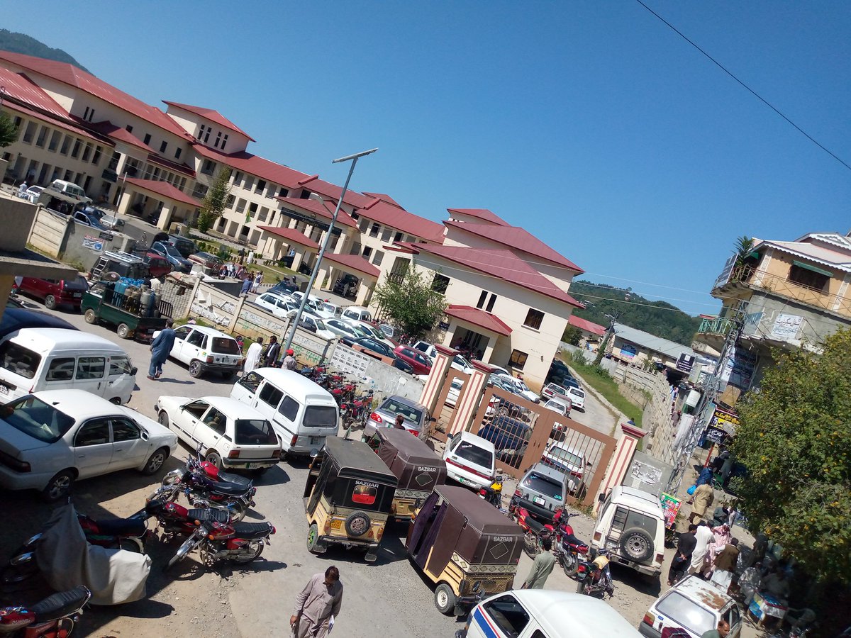 ؓمنظر کشمیر کے چیف ایڈیٹر راجہ نسیم اختر کیانی کی غازی ملت پریس کلب کے صدر محمد اعجاز قمر مگکمہ لوکل گورنمنٹ کے ایکسین نیاز احمد کیانی سردا زبیر ایوب خان سے ملاقات میں اھم۔امور پر گفتگو ھوئی