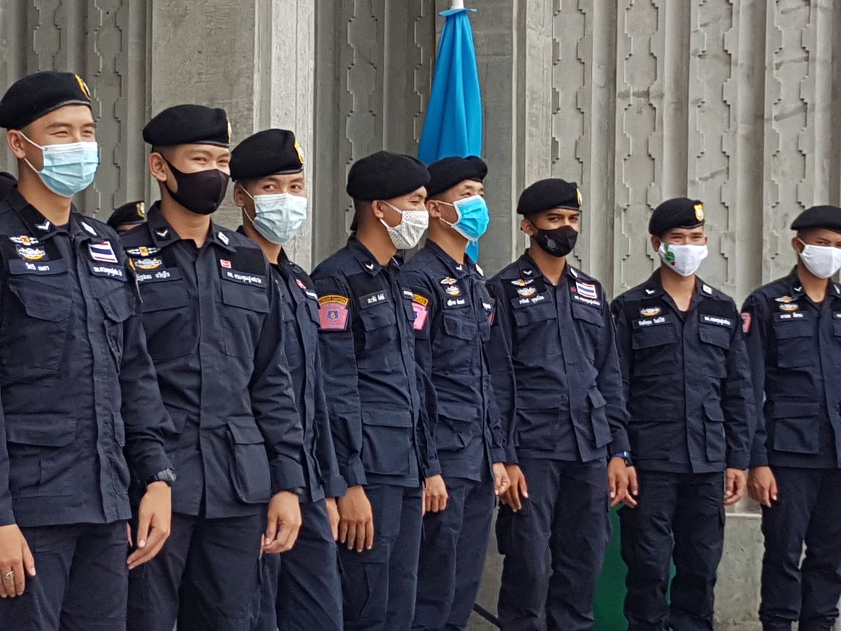  #Thailand  #parliament house has stepped up on security as  #protesters gather to pressure MPs, senators to vote to allow change in  #constitution. 750 MPs, 250 of them are appointed senators. 6 motions will be voted on. 5 by opposition parties, 1 by government.  #ประชาชนปลดแอก